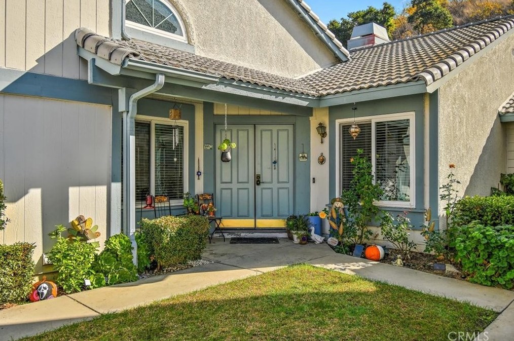 2038 Kiowa Crest Dr, Pomona, CA 91765-3262