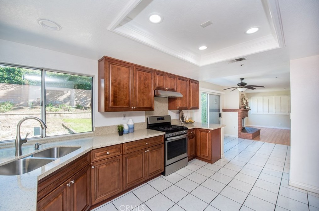 7927 Tapia St, Fontana CA  92336-3816 exterior