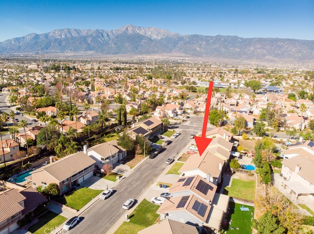 7927 Tapia St, Fontana CA  92336-3816 exterior