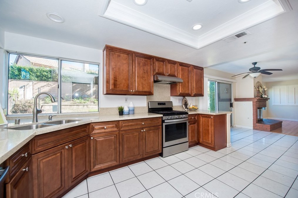 7927 Tapia St, Fontana CA  92336-3816 exterior