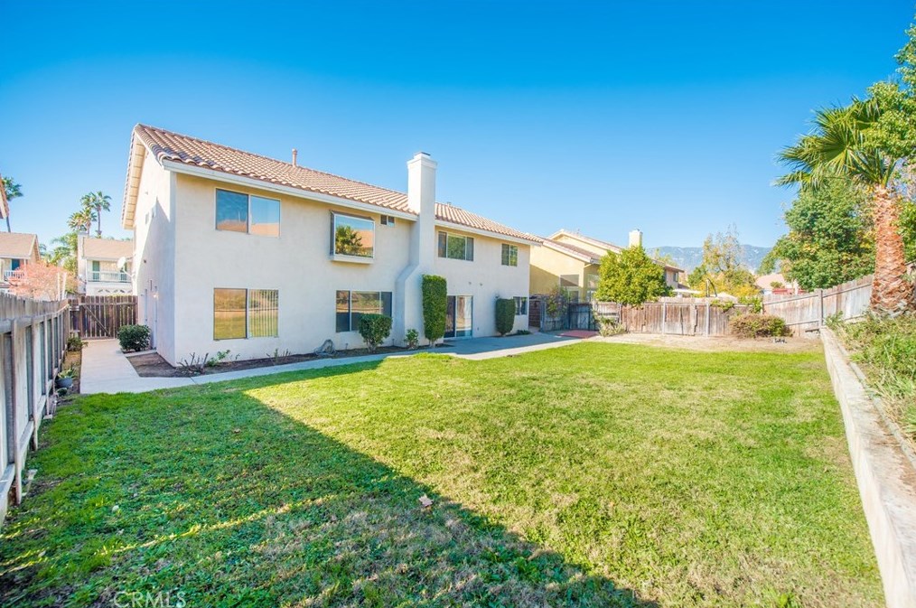 7927 Tapia St, Fontana CA  92336-3816 exterior