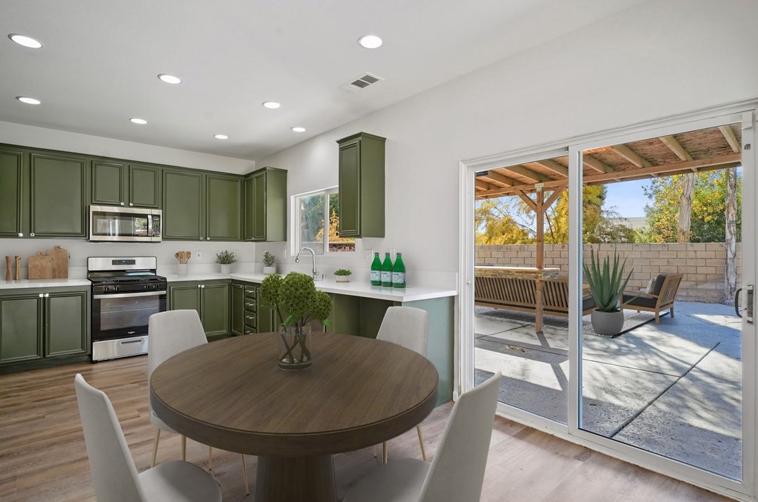 745 Conlon Dr, Hemet CA  92545-1513 exterior