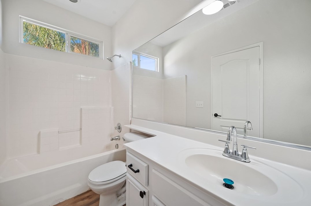 745 Conlon Dr, Hemet CA  92545-1513 exterior