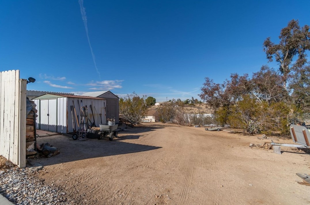 18672 Pacific St, Hesperia CA  92345-5531 exterior