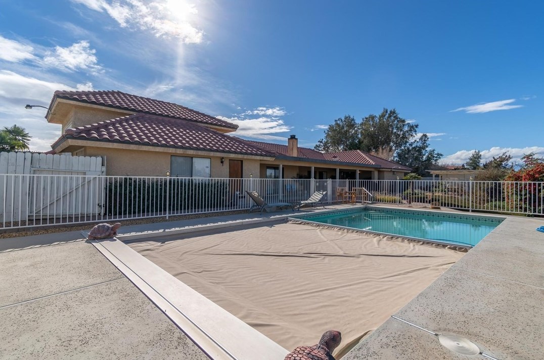 18672 Pacific St, Hesperia CA  92345-5531 exterior