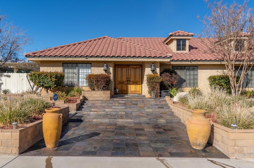 18672 Pacific St, Hesperia, CA 92345-5531
