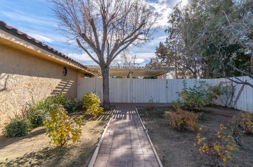 18672 Pacific St, Hesperia CA  92345-5531 exterior