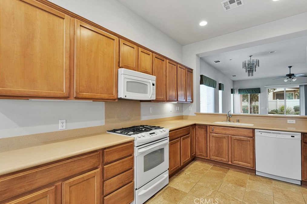 10065 Wilmington Ln, Apple Valley CA  92308-3361 exterior