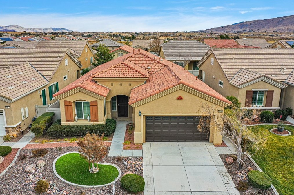 10065 Wilmington Ln, Apple Valley CA  92308-3361 exterior