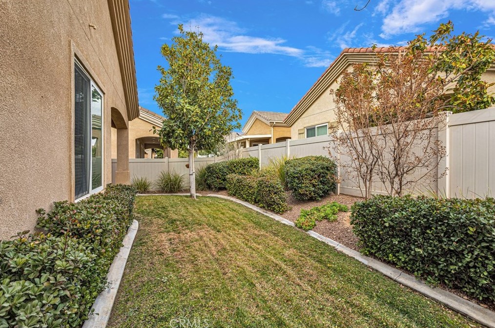 10065 Wilmington Ln, Apple Valley CA  92308-3361 exterior