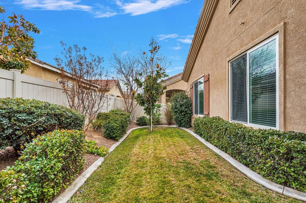 10065 Wilmington Ln, Apple Valley CA  92308-3361 exterior