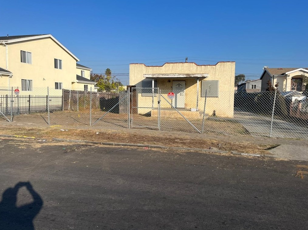 137 119th St, Los Angeles, CA 90061-2429