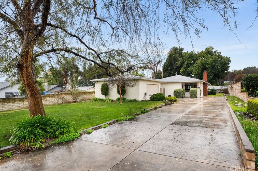 2325 Broadview Ave, Upland, CA 91784-1055
