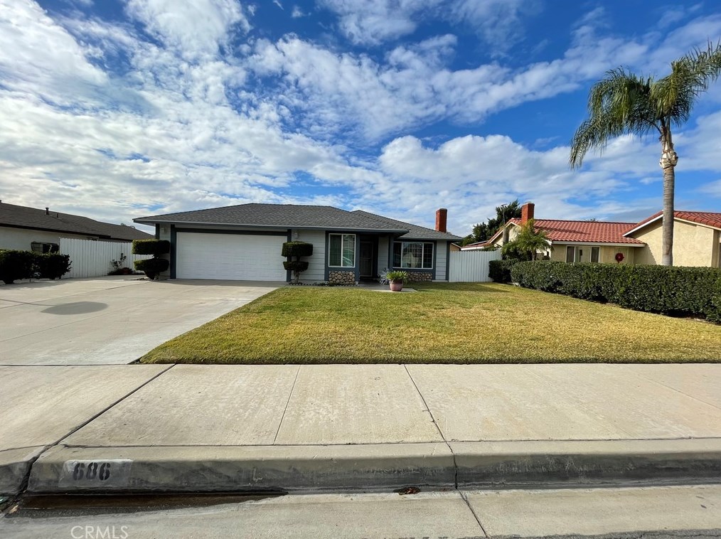 686 S Wisteria Ave, Rialto, CA 92376