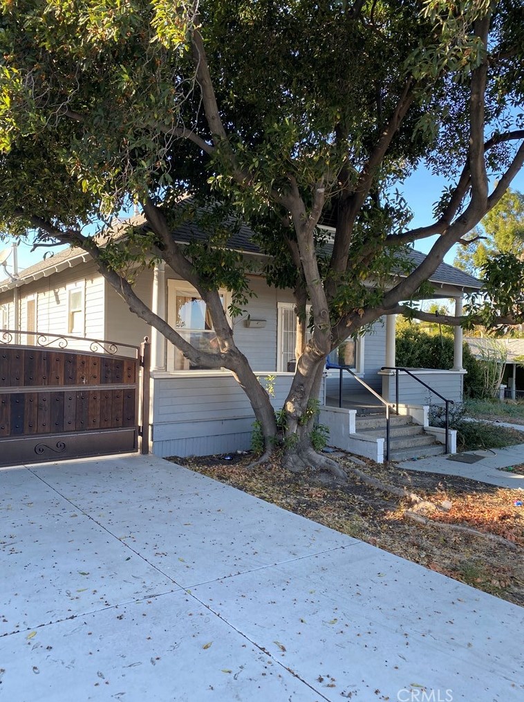 1220 Garretson Ave, Corona, CA 92879-2420