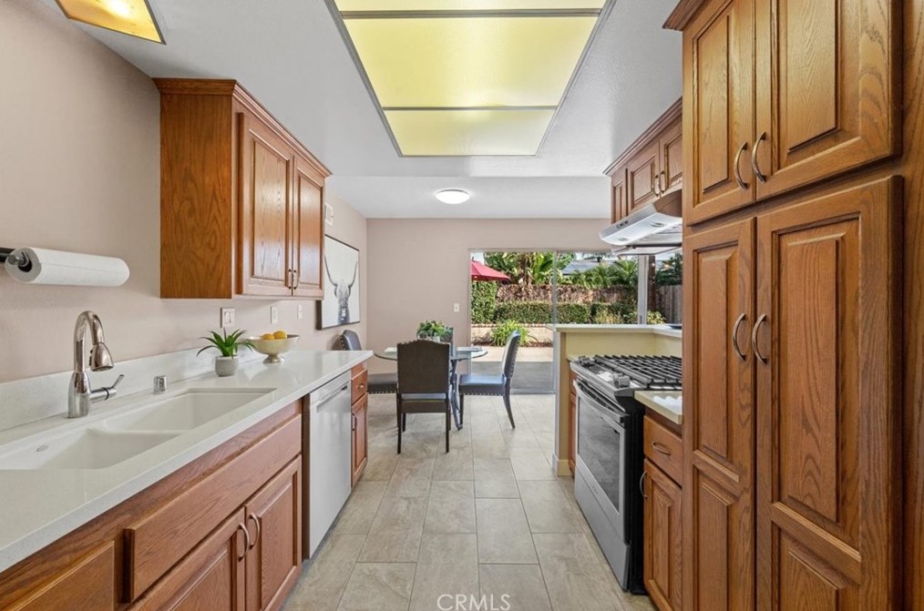 3194 Falcon St, Pomona CA  91767-1006 exterior