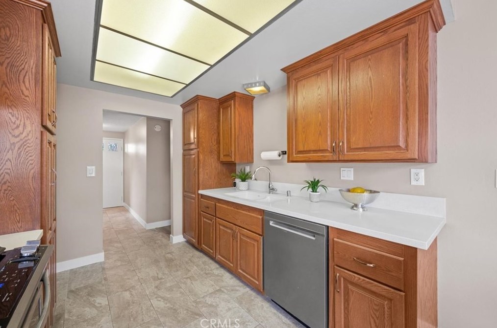 3194 Falcon St, Pomona CA  91767-1006 exterior