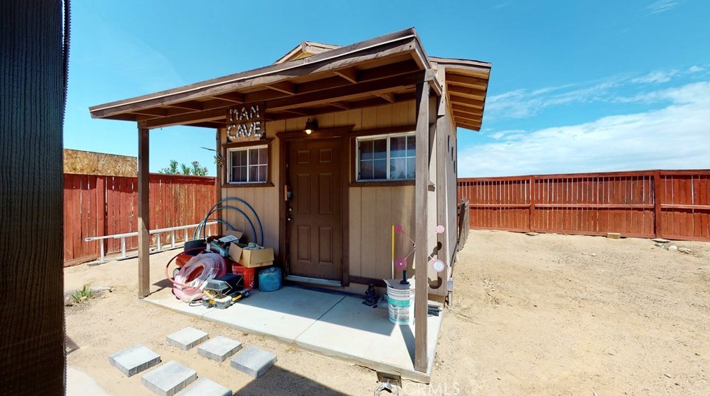 13216 Long Meadow St, Hesperia CA  92344-9266 exterior