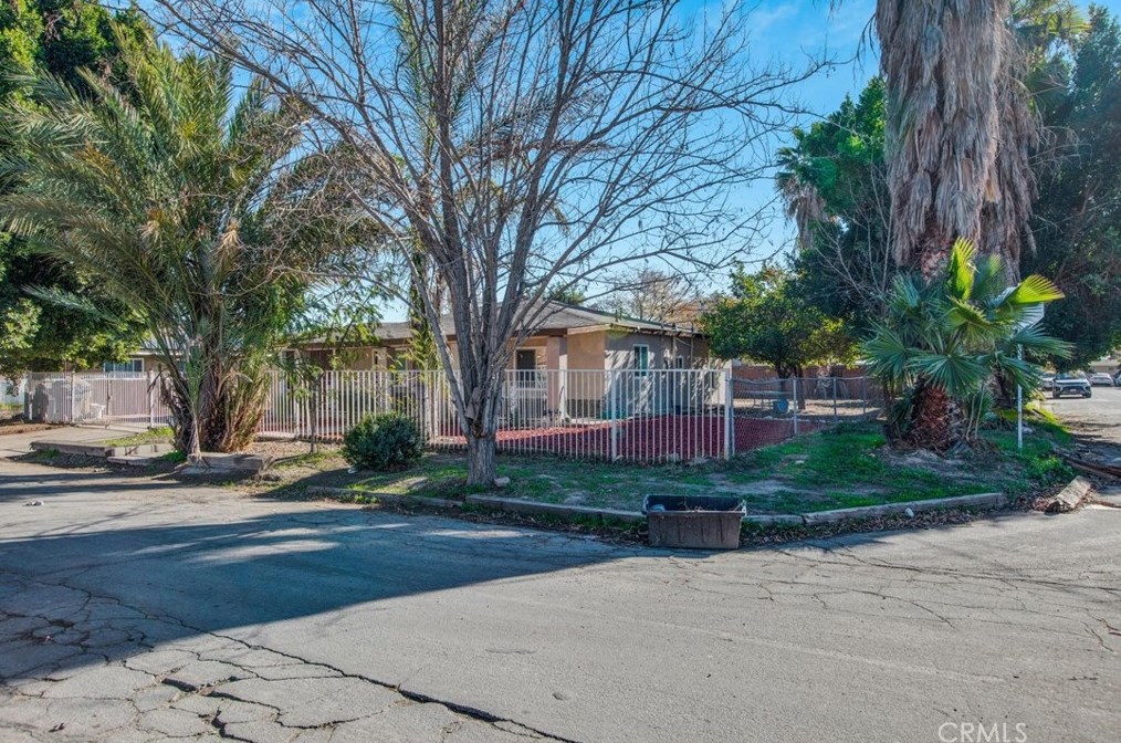 1595 W 11th St, San Bernardino, CA 92411