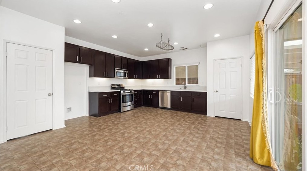 36033 Stableford Ct, Beaumont CA  92223-8135 exterior