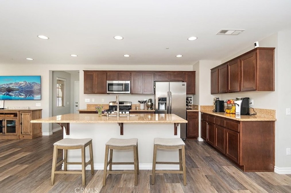 1441 Silverberry Ln, Beaumont CA  92223-1437 exterior