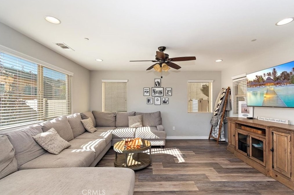 1441 Silverberry Ln, Beaumont CA  92223-1437 exterior