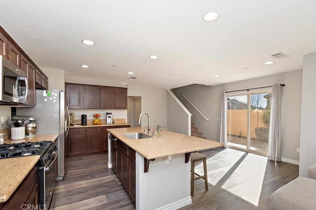 1441 Silverberry Ln, Beaumont CA  92223-1437 exterior