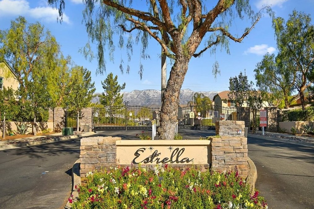 1441 Silverberry Ln, Beaumont CA  92223-1437 exterior