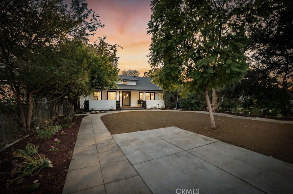 572 E Arrow Hwy, Upland, CA 91786