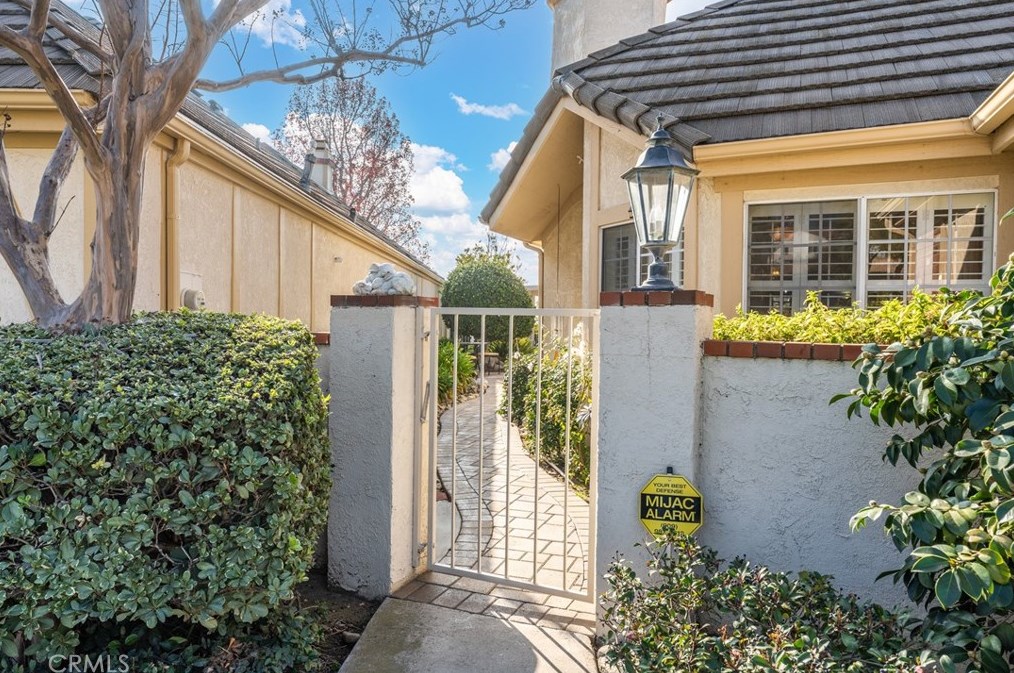2180 Paris Cir, Upland, CA 91784