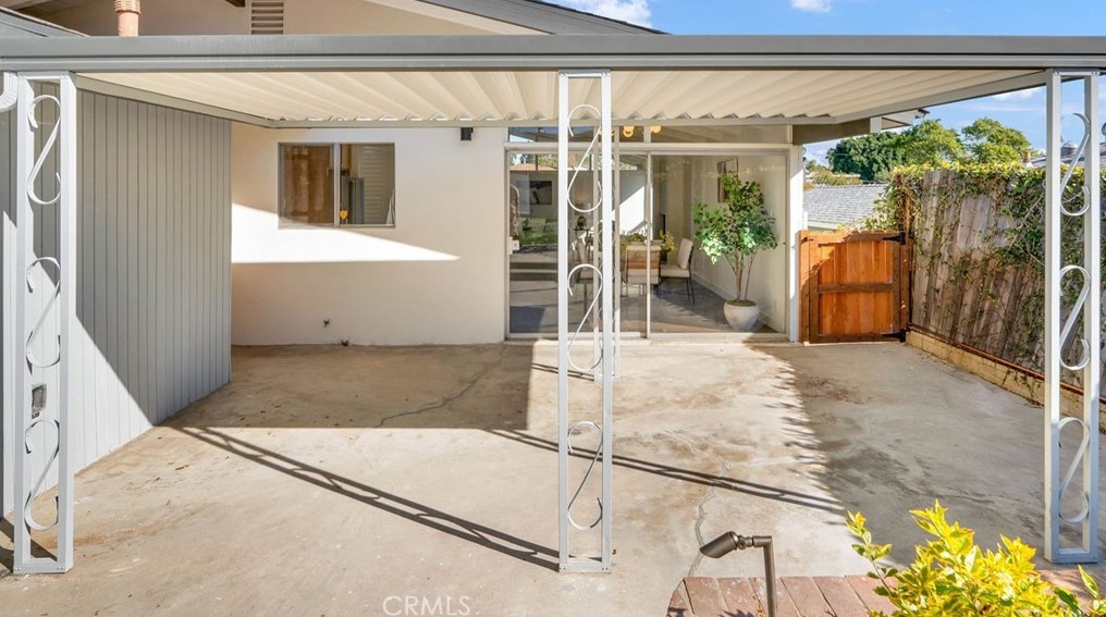 3715 Colonial Ave, Los Angeles CA  90066-3623 exterior
