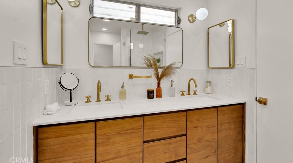 3715 Colonial Ave, Los Angeles CA  90066-3623 exterior