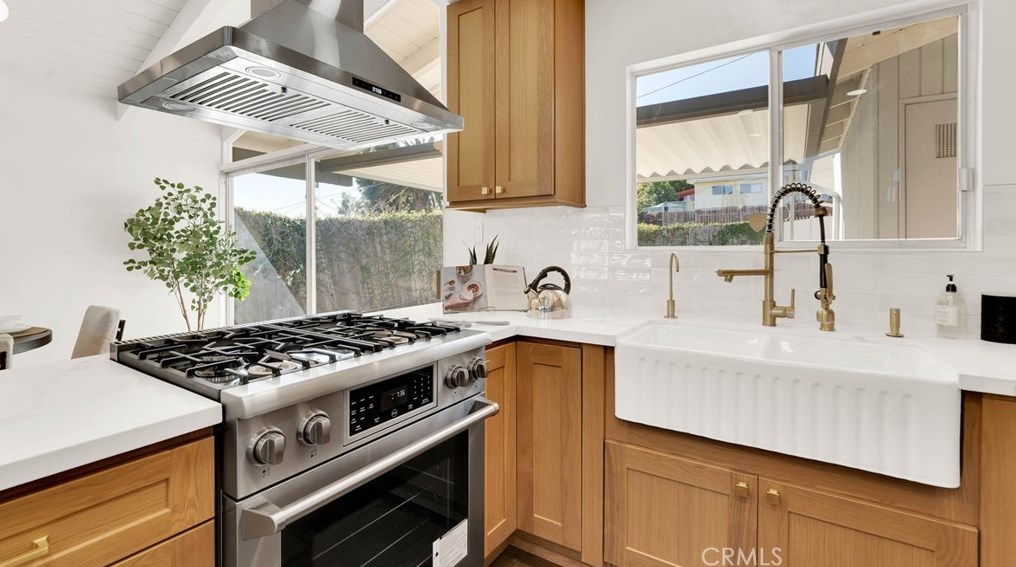 3715 Colonial Ave, Los Angeles CA  90066-3623 exterior