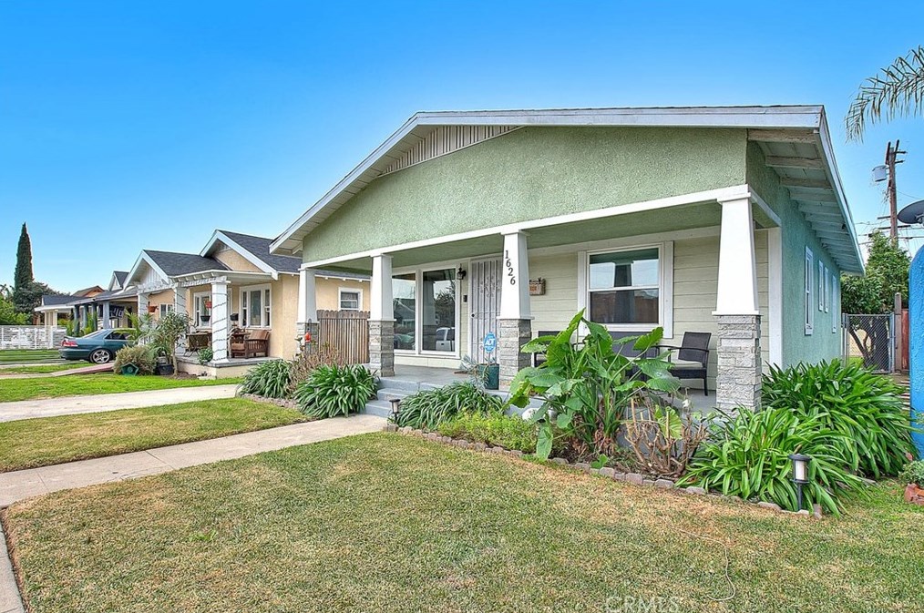 1626 65th Pl, Los Angeles, CA 90047-1905