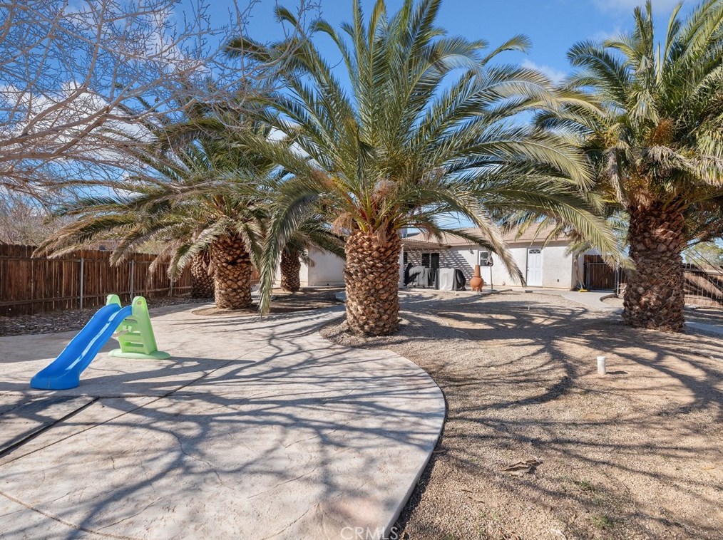 11851 Peach Ave, Hesperia CA  92345-4952 exterior