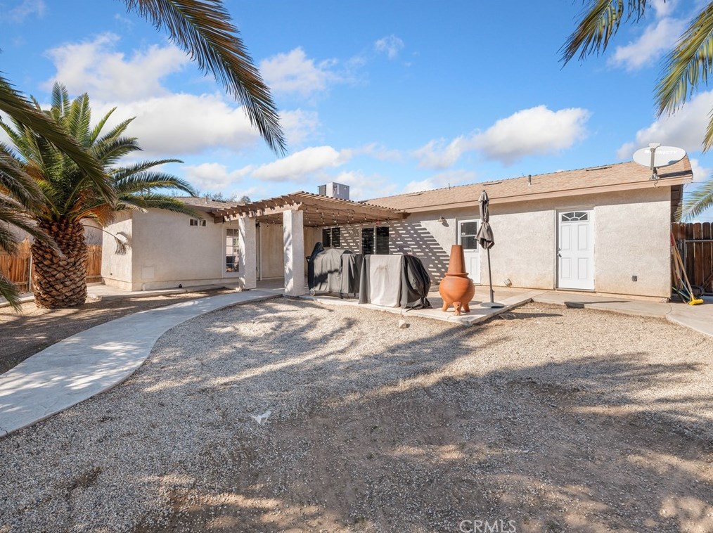 11851 Peach Ave, Hesperia CA  92345-4952 exterior