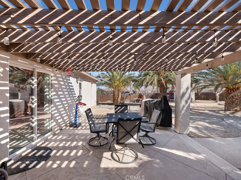 11851 Peach Ave, Hesperia CA  92345-4952 exterior