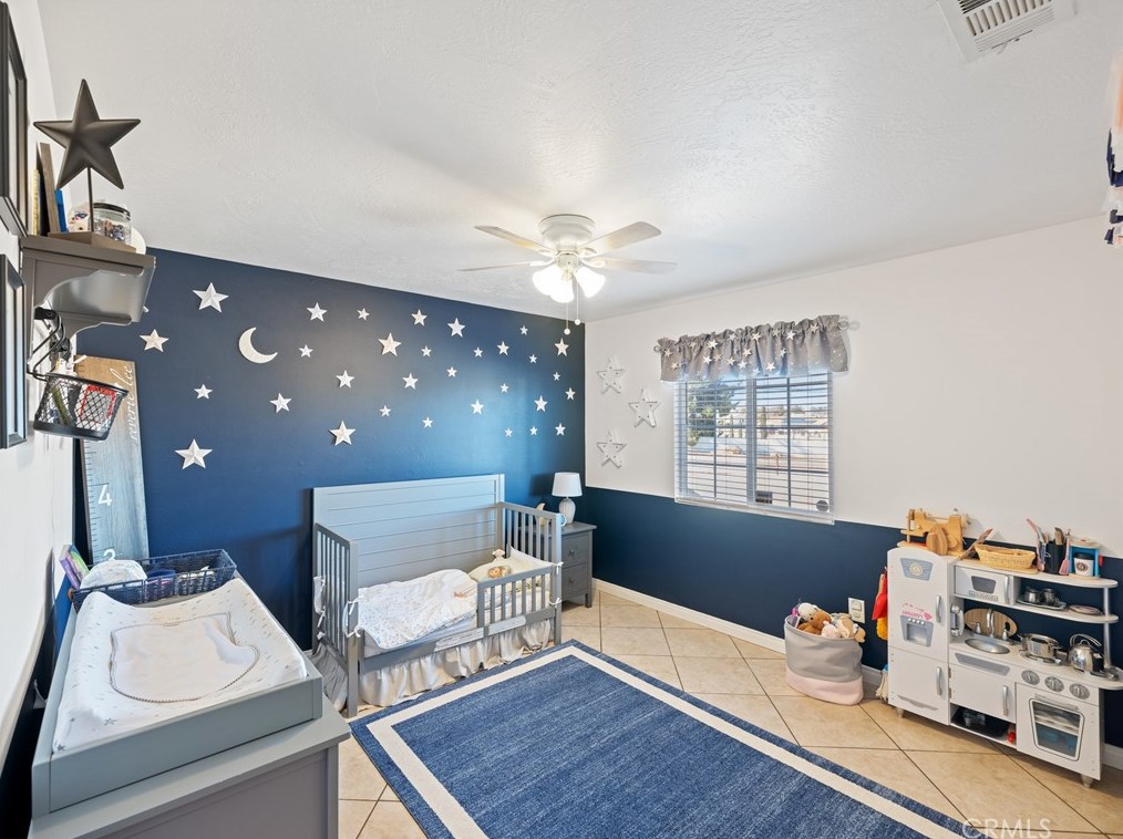 11851 Peach Ave, Hesperia CA  92345-4952 exterior