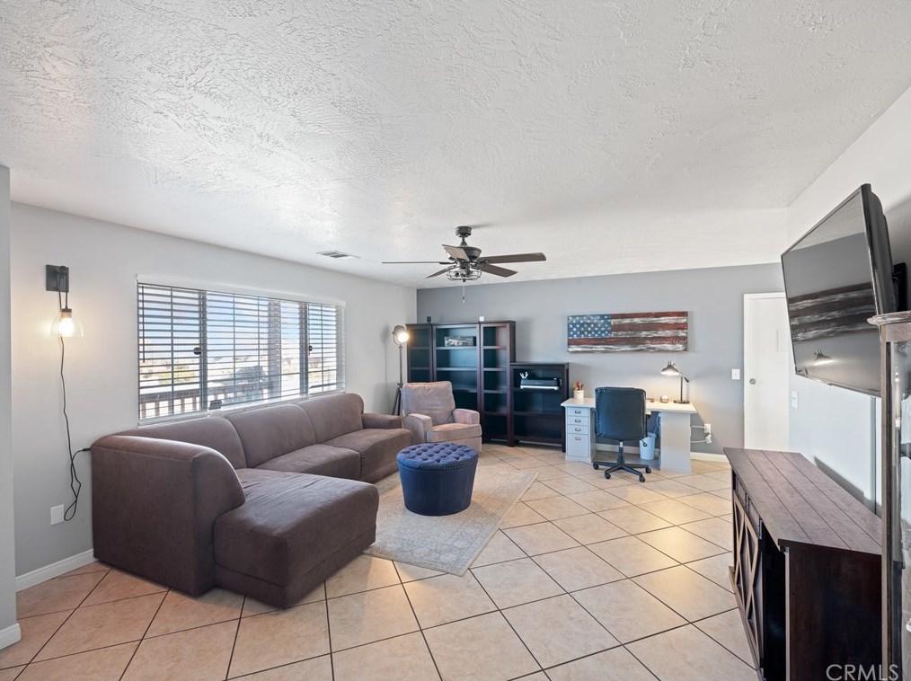 11851 Peach Ave, Hesperia CA  92345-4952 exterior