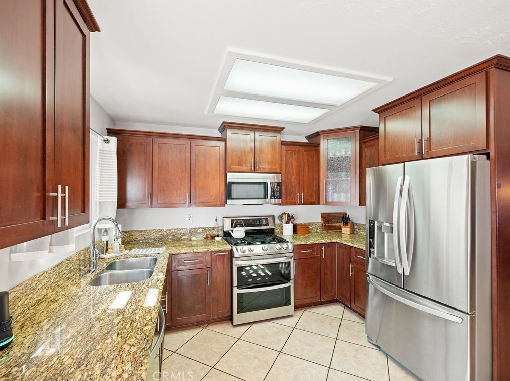 11851 Peach Ave, Hesperia CA  92345-4952 exterior