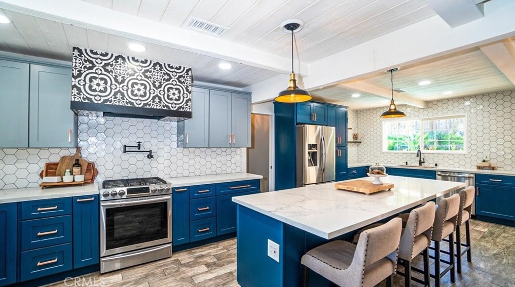 2285 Sunset Dr, Escondido, CA 92025-6612