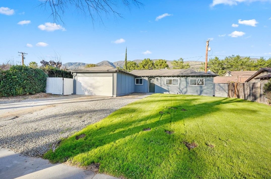 448 Sequoia St, San Bernardino, CA 92407-3153