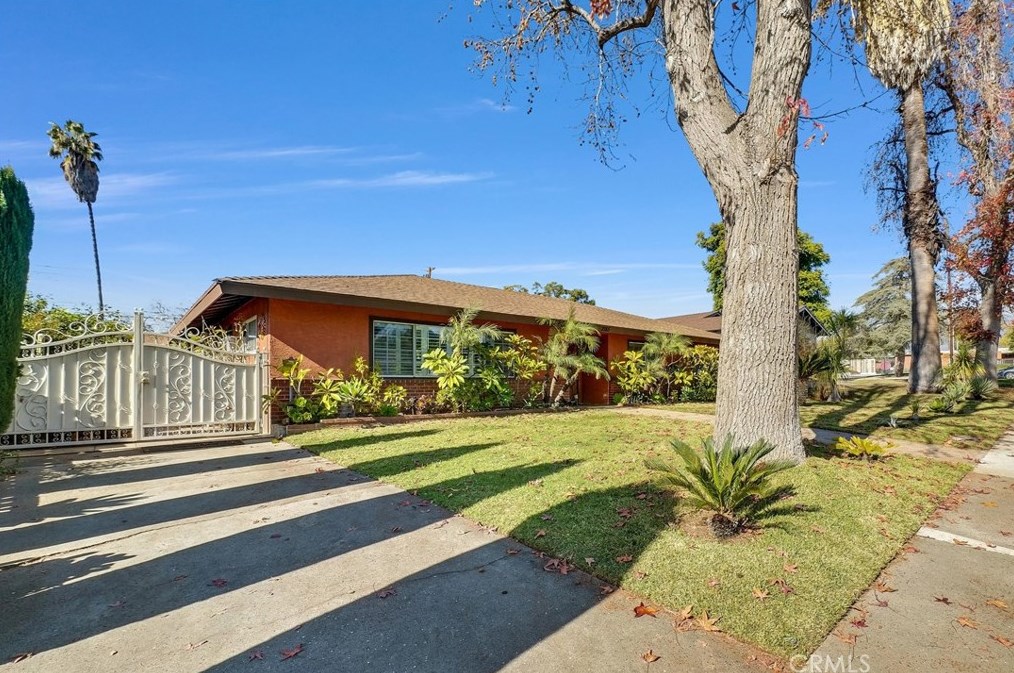 2185 Saticoy St, Pomona, CA 91767-2410