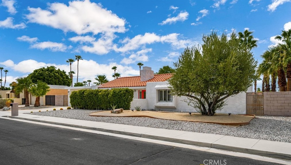 803 El Conquistador, Palm Springs CA  92262-3246 exterior