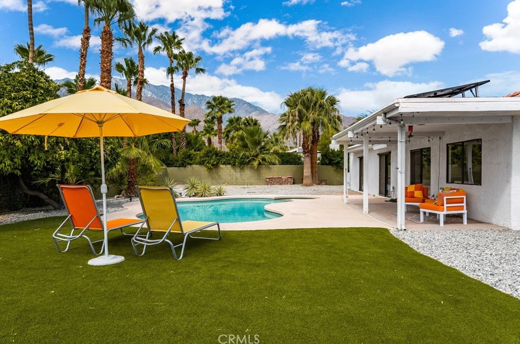 803 El Conquistador, Palm Springs CA  92262-3246 exterior
