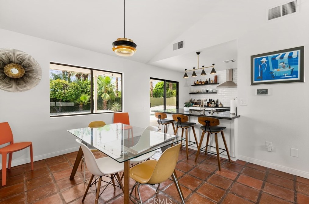 803 El Conquistador, Palm Springs CA  92262-3246 exterior
