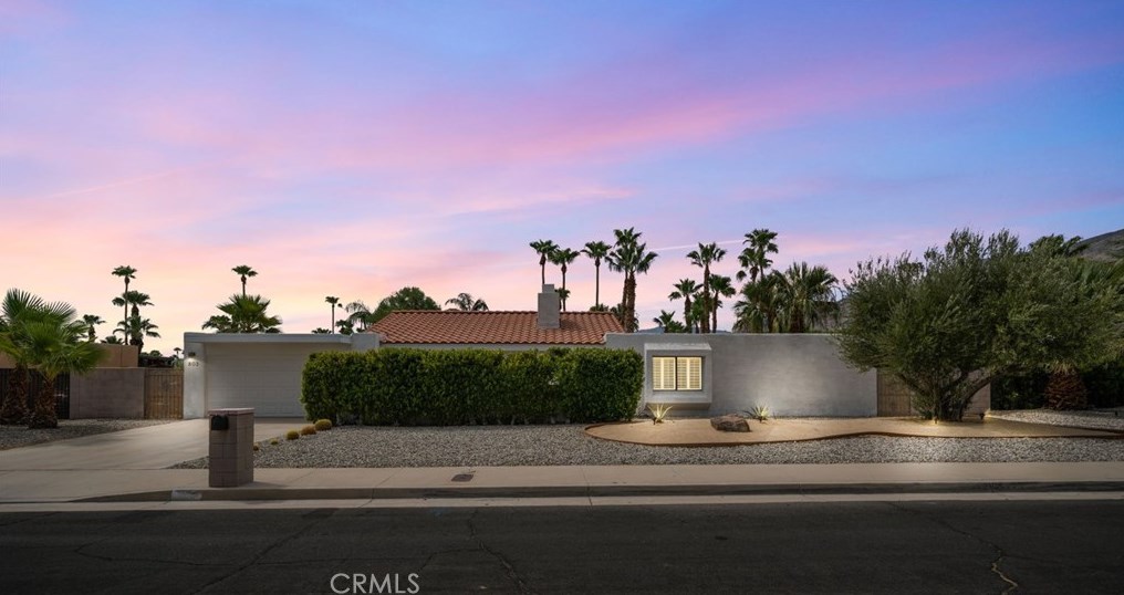 803 El Conquistador, Palm Springs CA  92262-3246 exterior