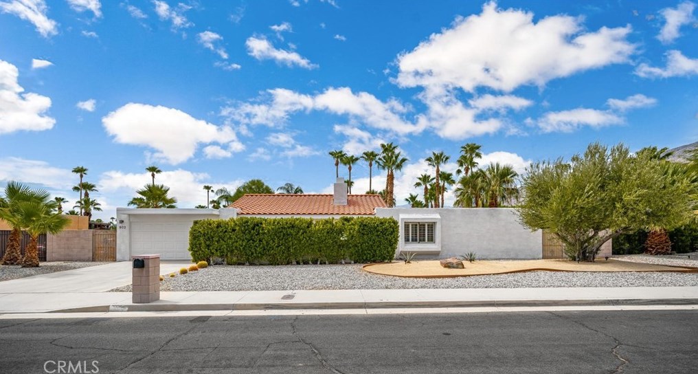 803 El Conquistador, Palm Springs CA  92262-3246 exterior