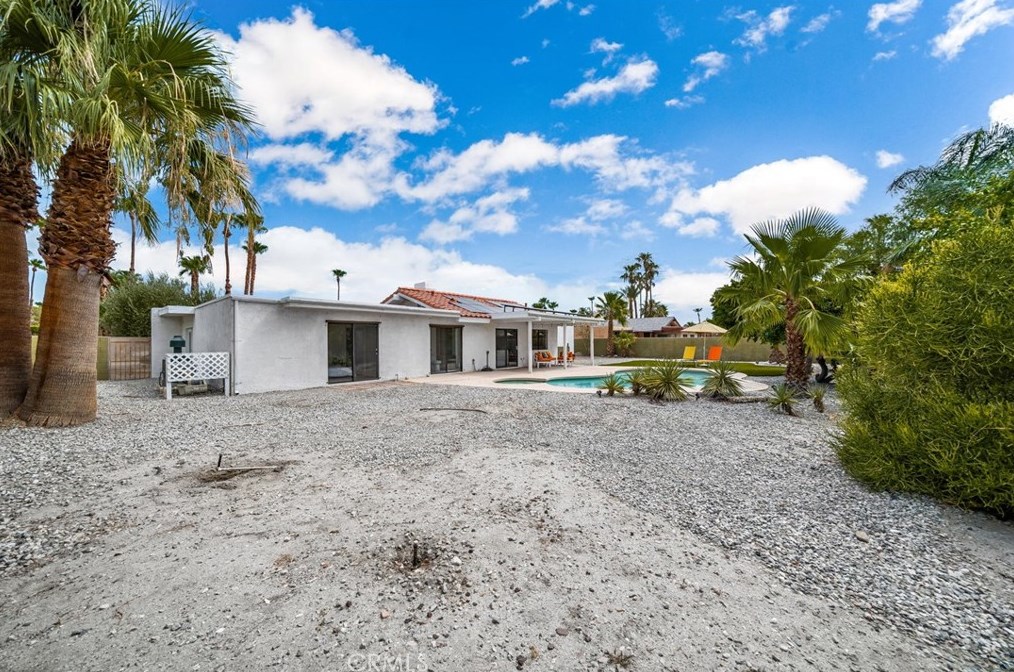 803 El Conquistador, Palm Springs CA  92262-3246 exterior