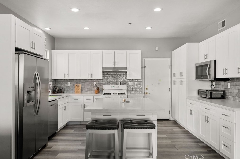 15438 Gatwick Ave, Fontana, CA 92336